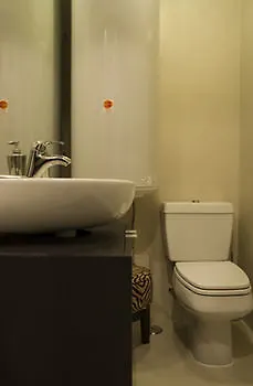 Chiado Insuites 100 0*, Лиссабон